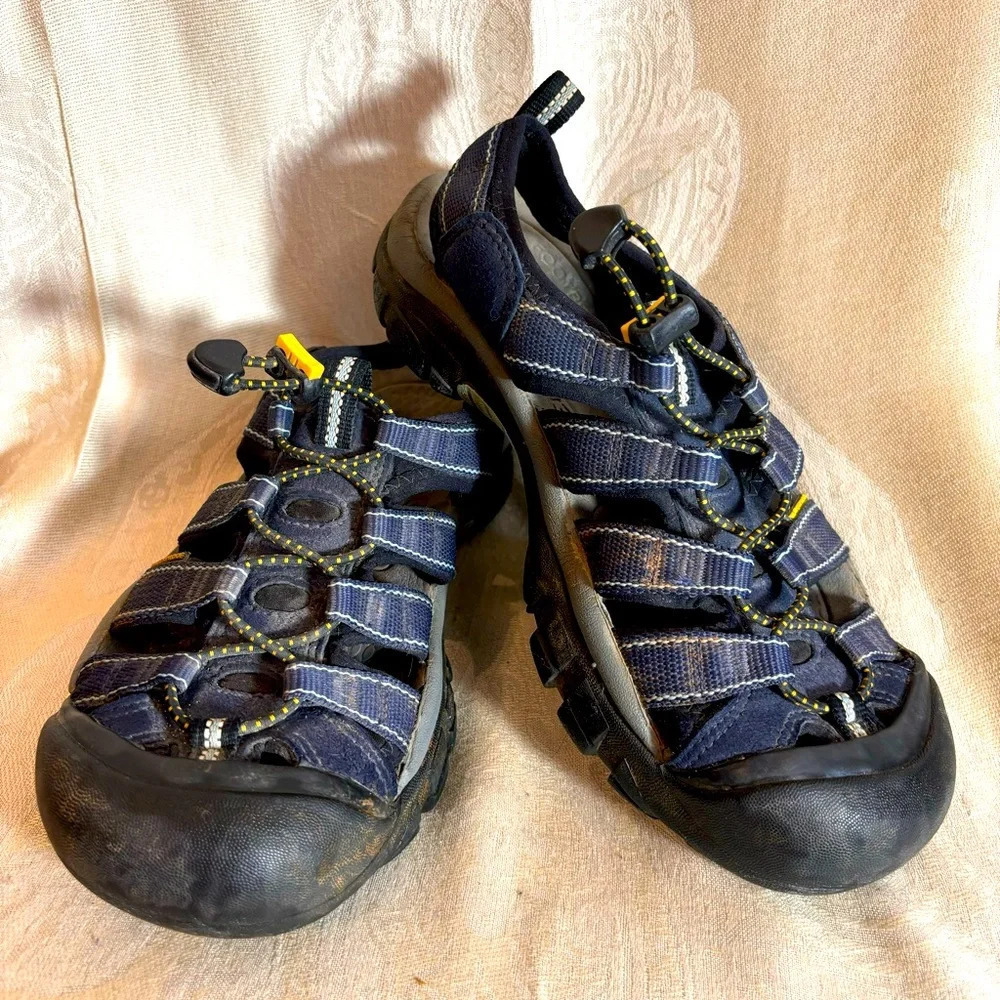 KEEN Sz 8 Newport Waterproof Bungee Closure Comfort Insole  Outdoor Sandals
